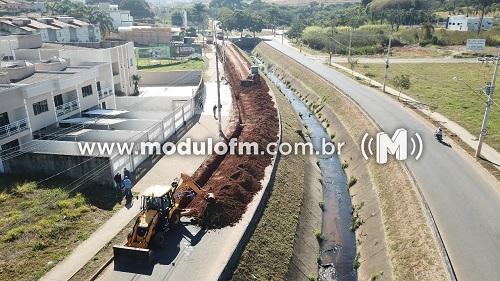 Secretaria de Obras realiza trabalho entre as rotatórias da faculdade e Morada Nova   